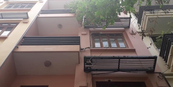 Cho thuê nhà giá rẻ, 65m2, thông, đối diện công viên, tại ngõ 170 Hoàng Ngân.