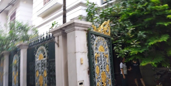 Cho thuê cả nhà 300m2 làm căn hộ dich vụ ngõ 445 LLQ 12tr