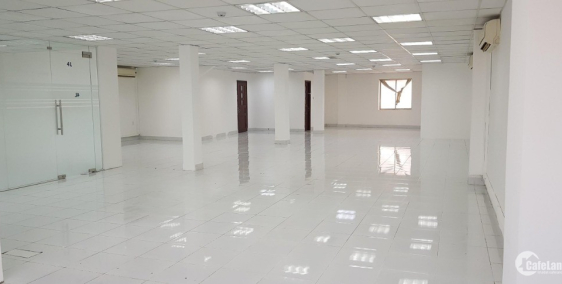 Văn phòng cho thuê hoàn thiện trần sàn, Quận 3. DT 178m2 chỉ 17 usd/m2