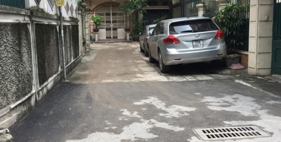 Bán nhà tại phố Lạc Long Quân, Cầu Giấy - ô tô tránh nhau