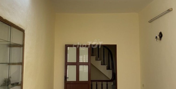 Nhà riêng diện tích 43m x 4 tầng tại mặt phố Trung Liệt.