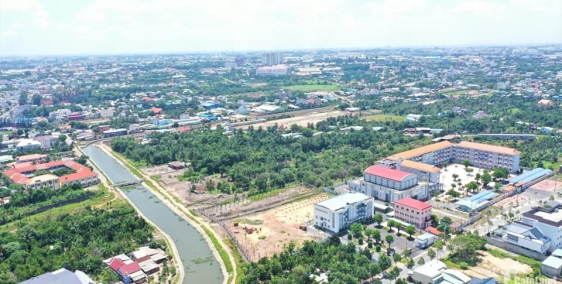 Bán gấp căn nhà phố 1 trệt, 2 lầu, mặt tiền đường Nguyễn Chí Thanh.