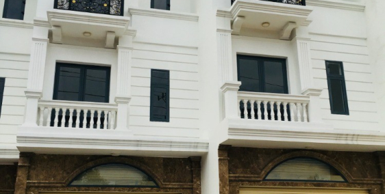 cần bán gấp nhà cách 1km eon mall giá cực mềm