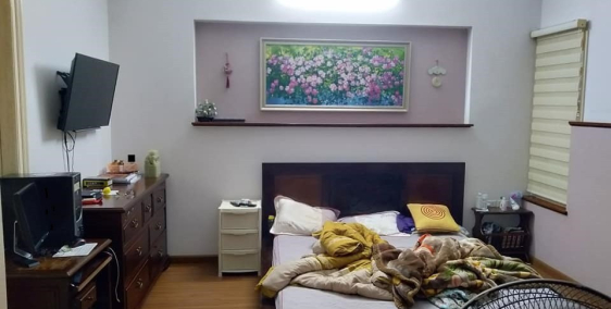 Bán nhà Hoàng Hoa Thám. Mặt tiền 6.9m, 35m2*4 tầng- 2 mặt thoáng. Giá 3.8 tỷ