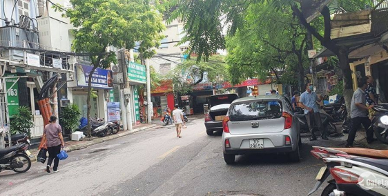 Vị trí đắc địa, cực hiếm: Mặt phố Phương Mai, kinh doanh ngày đêm. 66m2.
