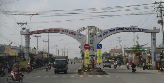 Chính chủ bán gấp căn nhà 5x25 1 trệt 3 lầu đã có sổ thị trấn đức hòa giá 2,2 tỷ