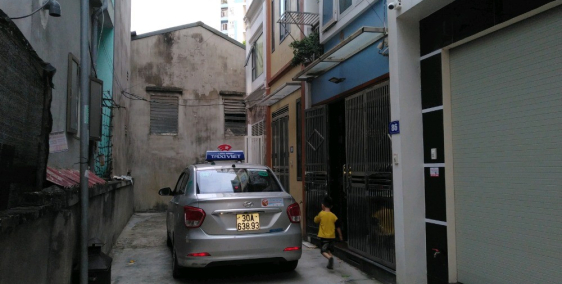 Cần bán nhà trong ngõ ô tô đỗ cửa DT=31 m2 .5 tầng ,4 ngủ,4 P vệ sinh .