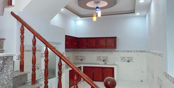 Nhà 4x10 1 trệt 1 lầu, 2pn, 2 wc, đường nhựa 6m giá 550tr