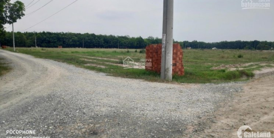 Bán gấp lô đất 200m2, sổ sẵn, thổ cư, ngay khu công nghiệp chỉ 525 triệu