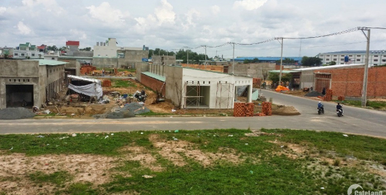 Bán lô đất nền nằm ngay trục đường Hữu Nghị, diện tích 5*20, thổ cư 100%.