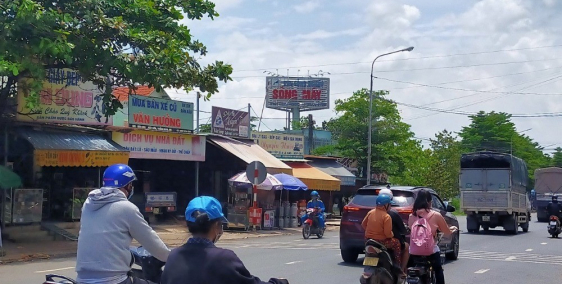 Cần sang nhượng gấp 1 lô đất ngay ngã 3 gần chợ  Sông Mây