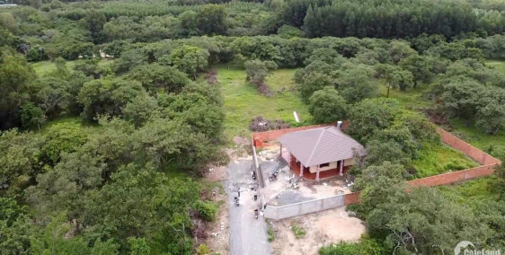 Gia đình cần bán gấp 2 mẫu 4 đất và nhà giá rẻ