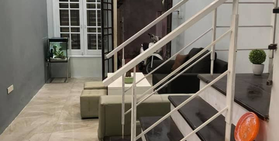 NHÀ ĐẸP Ở NGAY TẠI NGUYỄN TRÃI - GIAO THÔNG THUẬN TIỆN - GẦN ROYAL CITY.