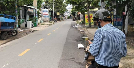 NHÀ MẶT TIỀN ĐƯỜNG NHỰA  LỚN CÁCH NGÃ 5 CHỢ ĐẦU MỐI HÓC MÔN 50m. DIỆN TÍCH