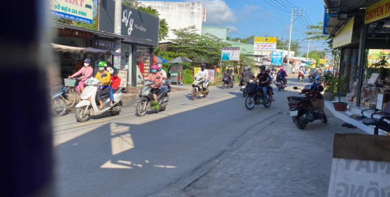 Nhà mặt tiền Phan Văn Hớn. DT 4X30 gần phở Quỳnh ( Cầu Bà Mẫn hoặc cây xăng