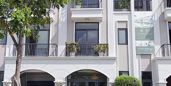 nhà phố Hóc Môn mặt tiền Nguyễn Văn Bứa 1 trệt 2 lầu SHR