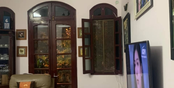 Bán nhà mặt phố,kinh doanh đỉnh, view hồ Hoàng Cầu, Đống Đa.