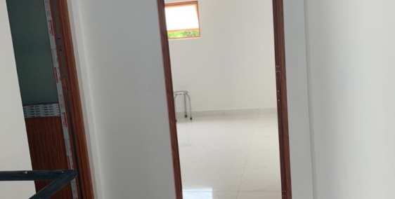 Cần bán gấp nhà 1 trệt 1 lầu ở thị trấn Đức Hòa, công viên Võ Văn Tần, giá 880tr