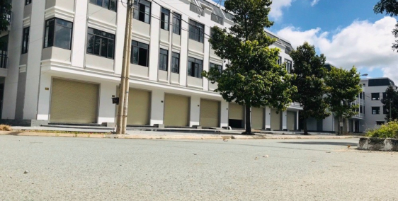 Nhà Phố mặt tiền Hùng Vương, 600tr nhận ngay nhà, Hỗ trợ trả chậm không lãi suất