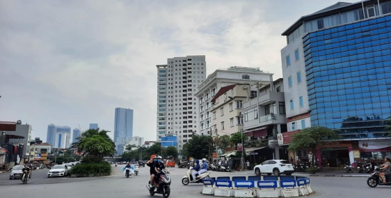 giữa ngã ba vòng xuyến Văn Cao Trích Sài, 92 mét vuông