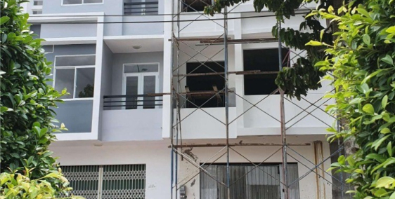 BÁN NHÀ HOÀN THIỆN 1 TRỆT 3 LẦU TRỤC ĐƯỜNG CHÍNH