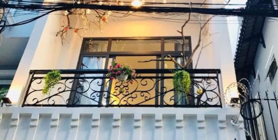 Cần bán gấp nhà căn góc 2MT HXH rộng 8m đường D1. Bình Thạnh