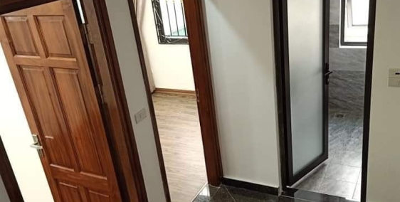 Bán nhà mới đẹp ngõ 43 Trung Kính 35m2*5 tầng, 3 mặt thoáng, ngõ thông, 4.3 tỷ