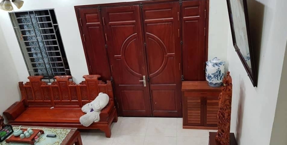 Bán nhà phân lô 5 tầng Cục Cảnh Sát ngõ 193 Trung Kính giá 4.3 tỷ.