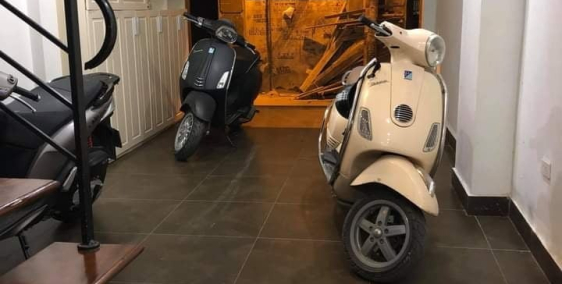 Bán nhà phố Cầu Giấy, 39M2, Cách phố 5m, Ô tô con đỗ cửa