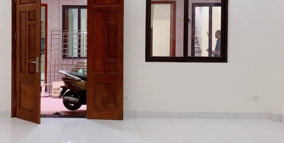 Cô hồn bán đất tặng nhà lô góc mặt ngõ Tây Sơn oto đỗ cửa MT 3m chỉ 2.8 tỷ.