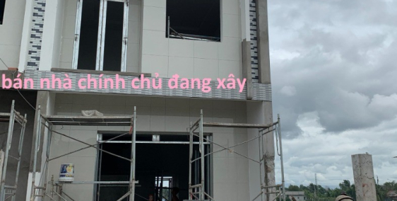 Nhà DT 104m2. 2PN, 2WC. Có Sân Đậu Xe Hơi. SHR.