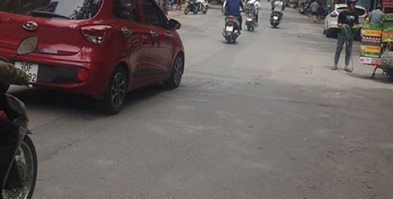 Bán gấp nhà mặt phố Ngọc Lâm, vỉa hè, oto, kinh doanh lh: 0929796112