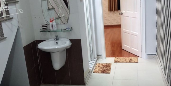 Chủ bán gấp dọn nhà Trần Bình Trọng sát HXH 40m2 5.4 tỷ LH: 0913777008.