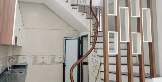 Ngõ Nguyễn Trãi  DT 40m , 5 tầng, mặt tiền 5m