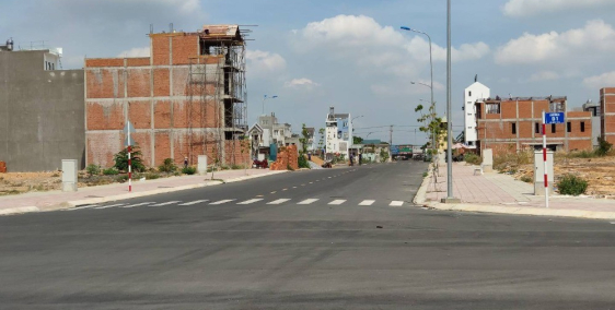 Cần bán gấp 5 lô đất MT HOÀNG HỮU NAM - Q.9, Có sổ riêng, Chỉ 1.5 tỷ/90m2