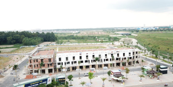 bán nhà đất khu trung tâm tân uyên nằm ngay cổng chính khu công nghiệp vsip2