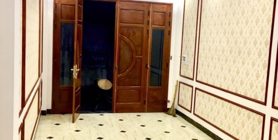 Cho thuê nhà mới xây 180m/5 tầng tiện kd ô tô vào nhà