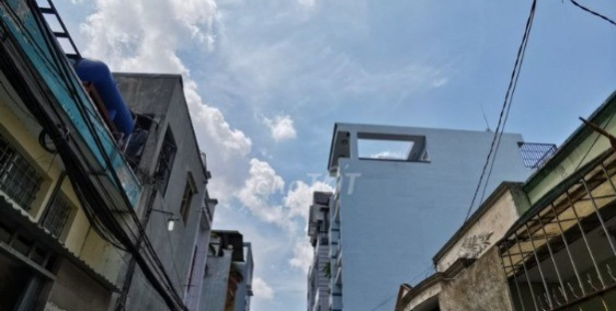 Nhà nguyên căn hẻm 424lê văn Quới