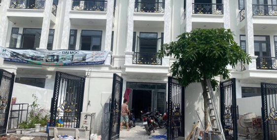 Nhà Phố Louis Hoàng Nam Trung Tâm Dĩ An