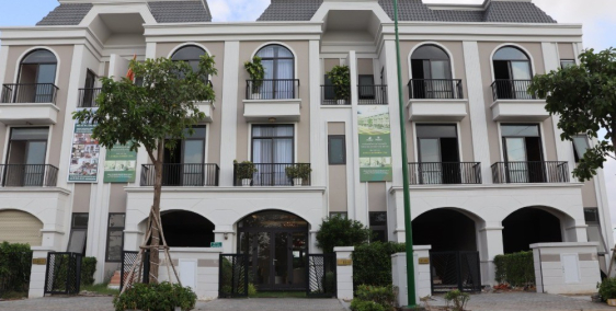 chính chủ cần bán gấp nhà phố cam kết đảm bão vị trí thuận tiện kinh doanh 3,5ty