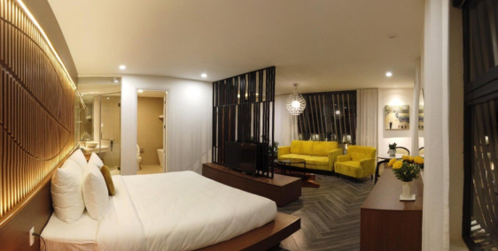 Cần bán khách sạn lớn 3 sao mặt tiền đường Bùi Thị Xuân thành phố Đà Lạt