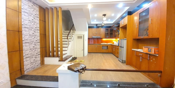 Nhà phân lô Phan Văn Trường, Cầu Giấy, Oto vỉa hè, KD cho thuê 43m2, 5T, MT5m.