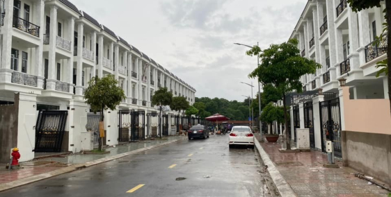 Nhà phố 1 trệt 2 lầu trung tâm TP Dĩ An, sang tên công chứng ngay