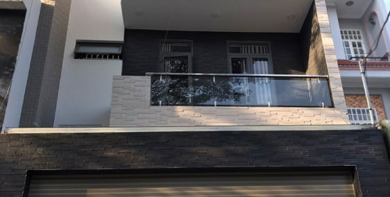 Nhà mới xây hiện đại đầy đủ nội thất gần bãi tắm