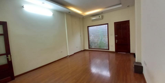 Bán gấp nhà 4 tầng phố chợ Khâm Thiên, diện tích 35m2, giá 2.65 tỷ