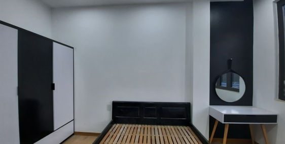 Nhà kiệt mới xây, sẵn nội thất, mặt tiền rộng