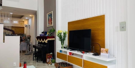 Siêu hiếm bán nhà Quận 10 gần mặt tiền đường giá chỉ 4.2 tỉ, 5 tầng 4 phòng ngủ