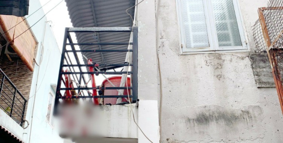 Nhà (4*10m) 1 lầu, 2pn hẻm 129 Lạc Long Quân P1 Q11