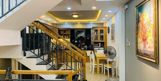 Bán nhà Nguyễn Trọng Tuyển,44 m2 3 tầng đẹp như tranh giá chỉ 5.4 tỉ