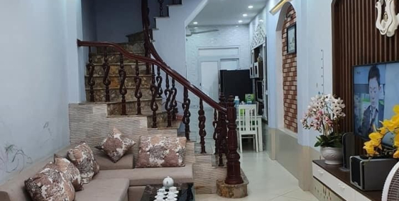 Bán GẤP nhà mặt phố Trần Cung 32m2, 4T, 3.4m, nhỉnh 5 tỷ.